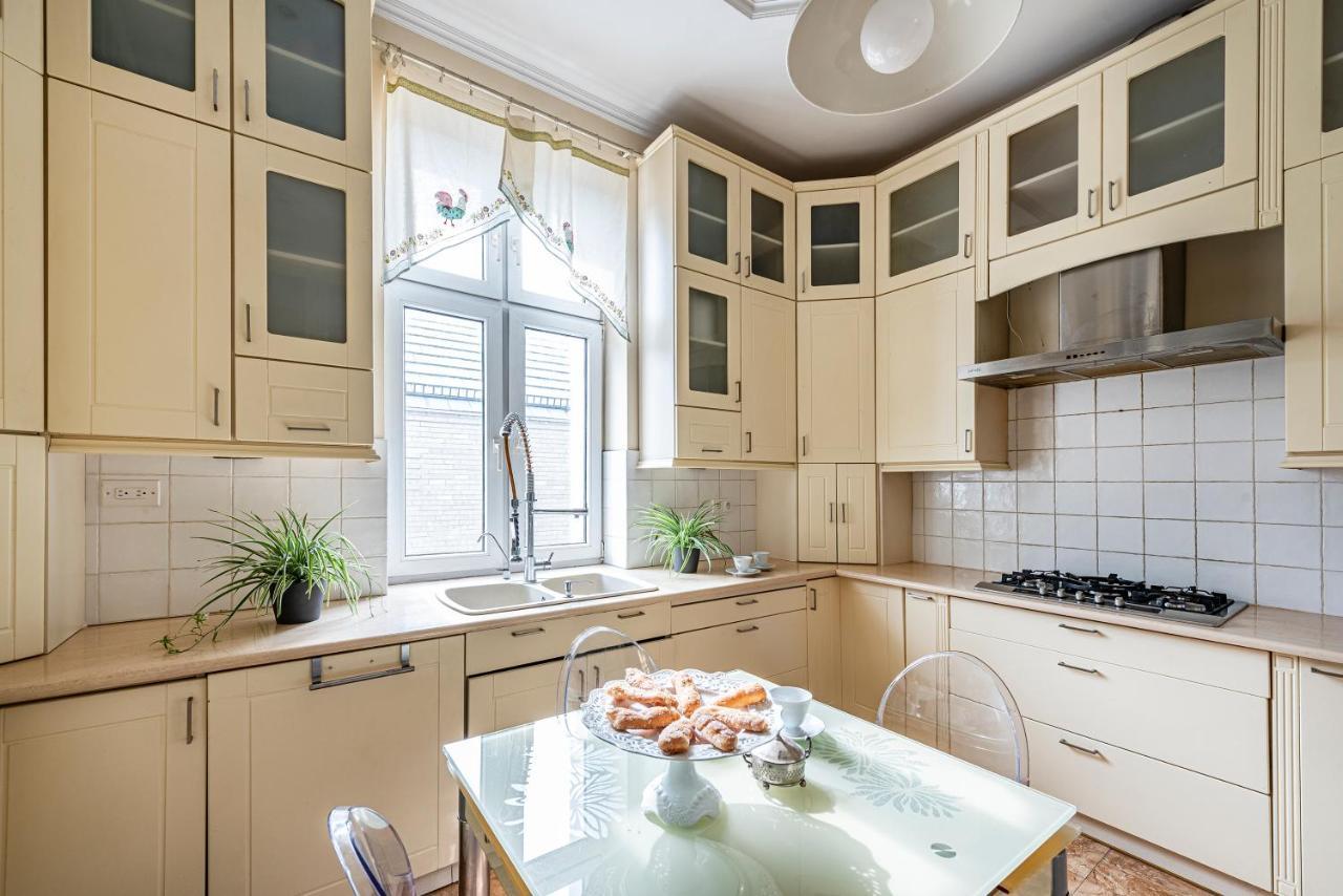 Grand Happy Hours Apartment
